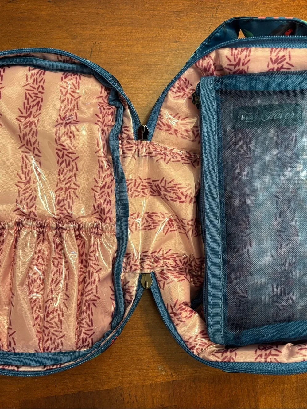 Lug flamingo blue beach theme hover lined cosmetic case makeup wipeable